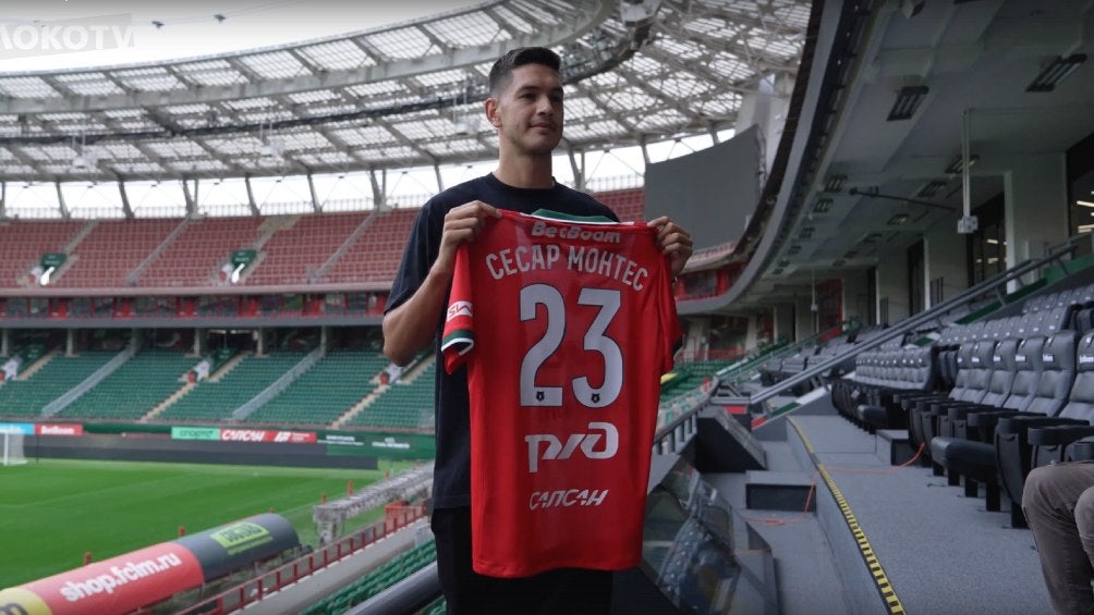 César Montes en su presentación con Lokomotiv