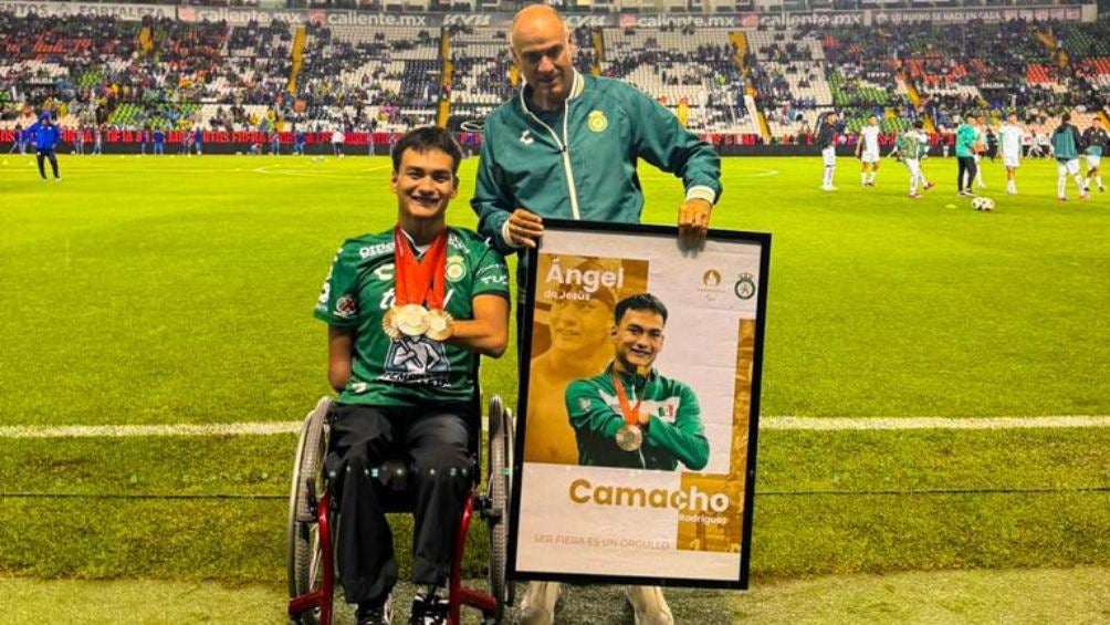 León hace homenaje a Camacho