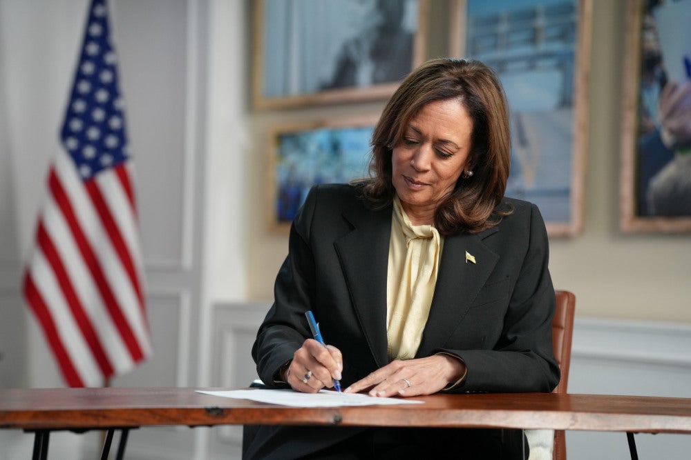 Kamala Harris fue Fiscal en California por 7 años.