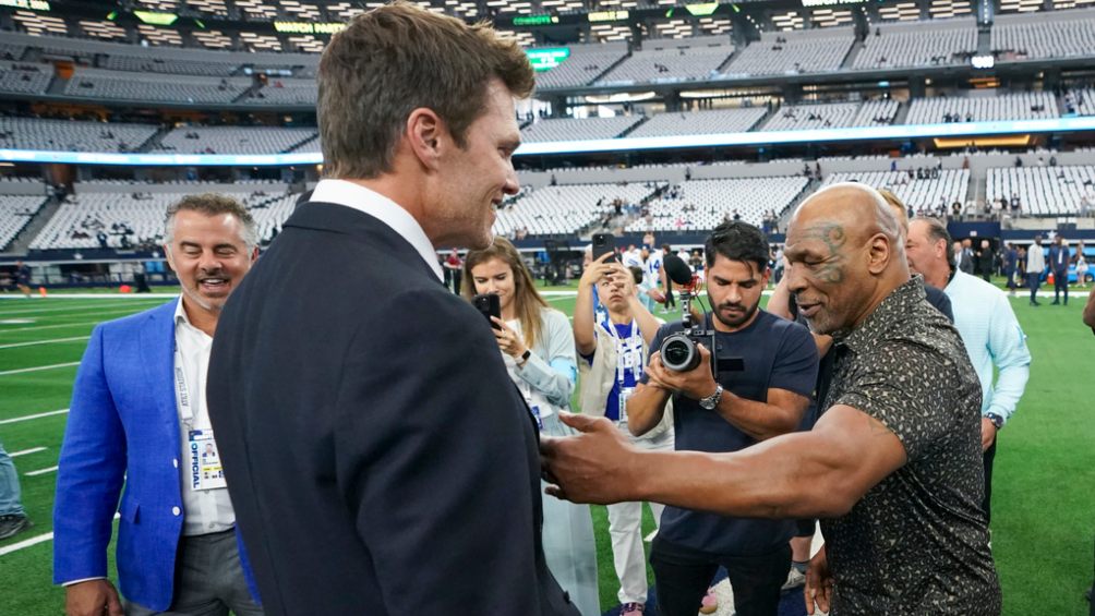 Tom Brady y Mike Tyson tienen espectacular encuentro previo al Saints vs Dallas