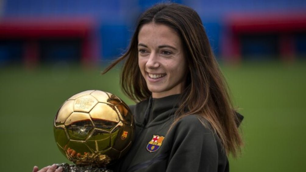 Aitana con el Balón de Oro