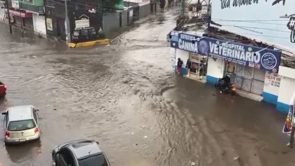 Fuertes lluvias en el EDOMEX provocaron la cancelación del grito en varios municipios. 