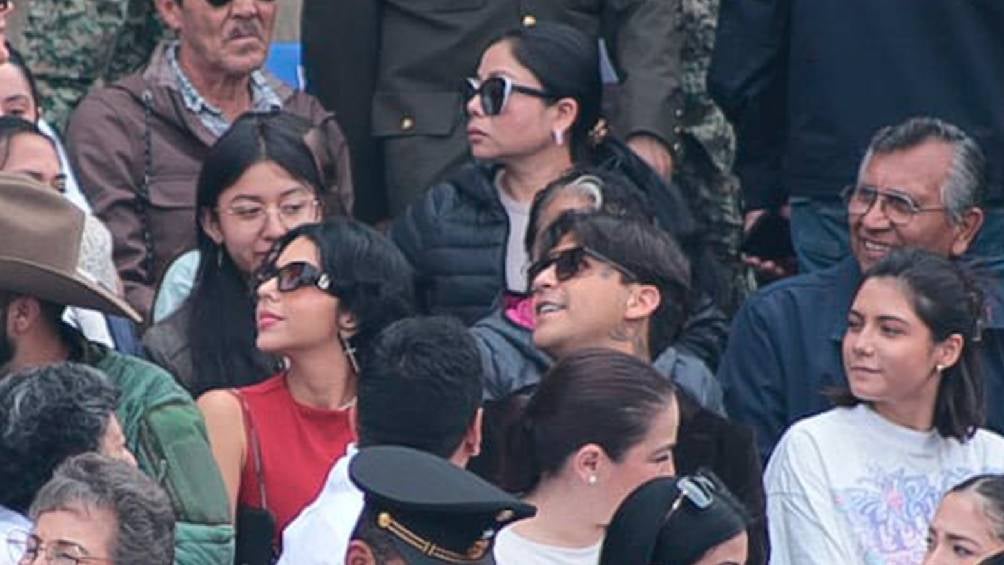 La pareja fue vista disfrutando del evento, acompañado de Leonardo hermano de Ángela. 