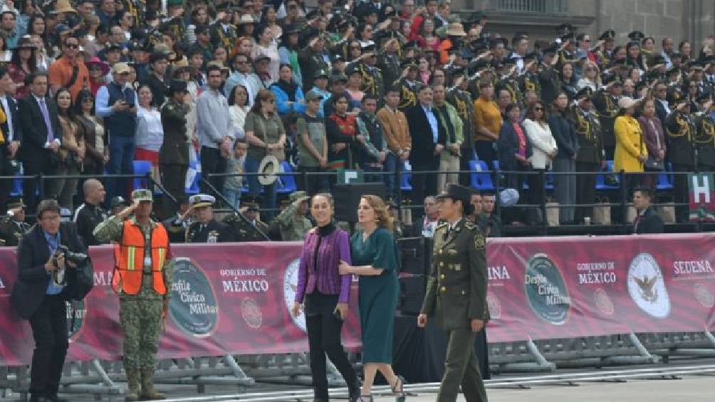 La presidenta electa, Claudia Sheinbaum estuvo presente en el desfile militar. 