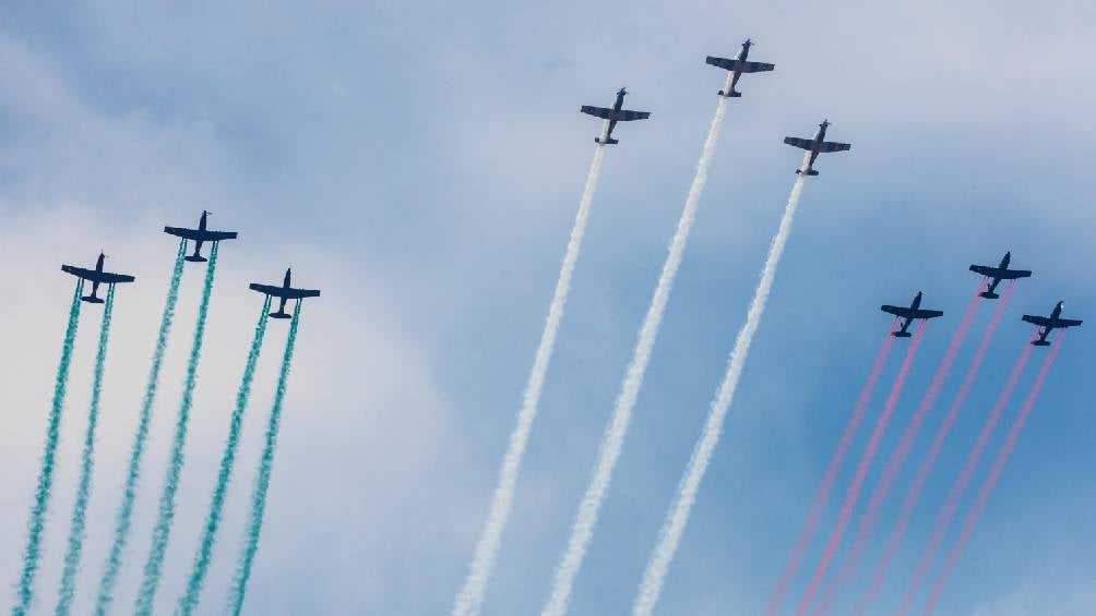 Los aviones F5 de la Fuerza Aérea Mexicana dieron inicio al Desfile Militar. 