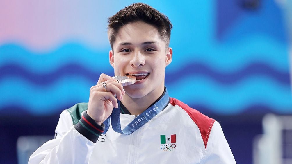 Osmar Olvera celebra su medalla en París 2024