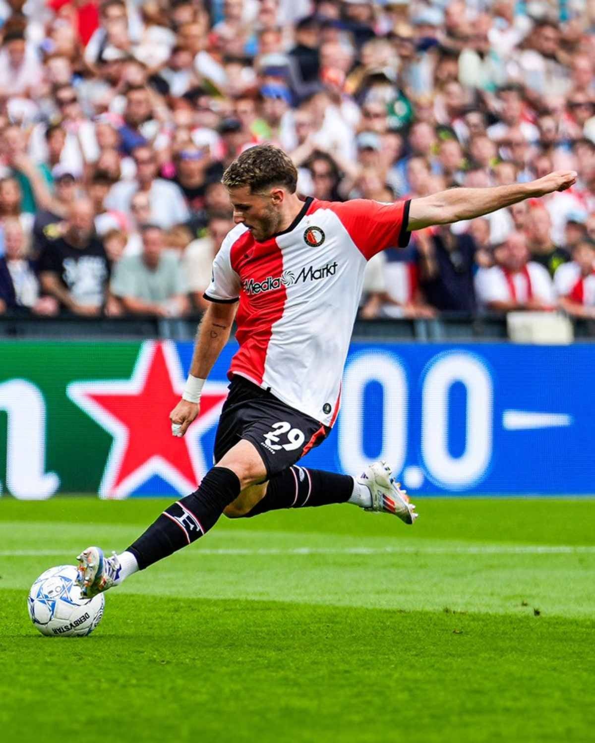 Santi no anota con el Feyenoord 