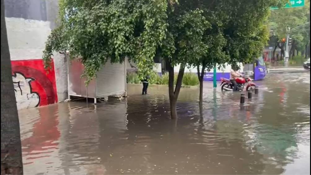 Seguir las recomendaciones de las autoridades ante inundaciones ayuda a tu seguridad. 