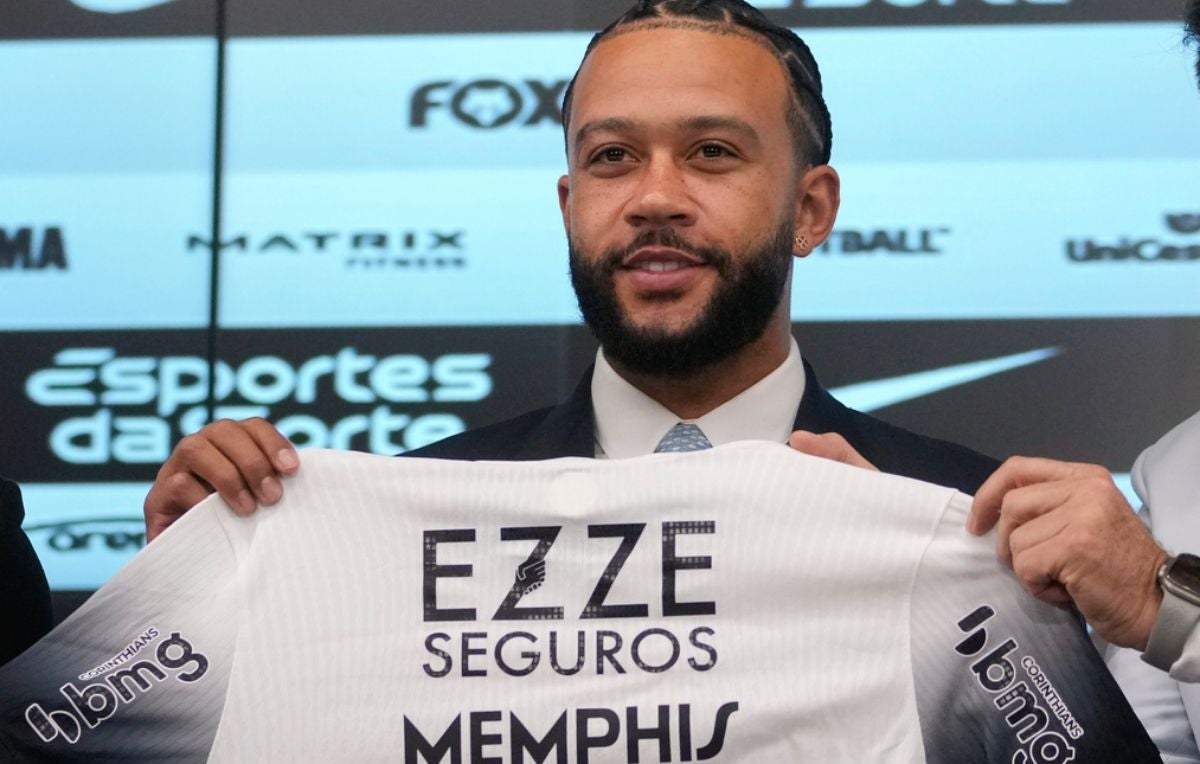 Memphis Depay presentado con Corinthians