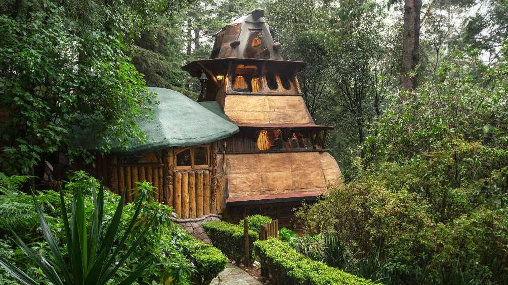 La casa de Maussan se ubica en el Parque Nacional Desierto de los Leones. 