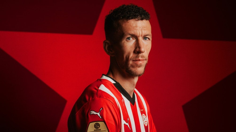 PSV presenta a Ivan Perisic