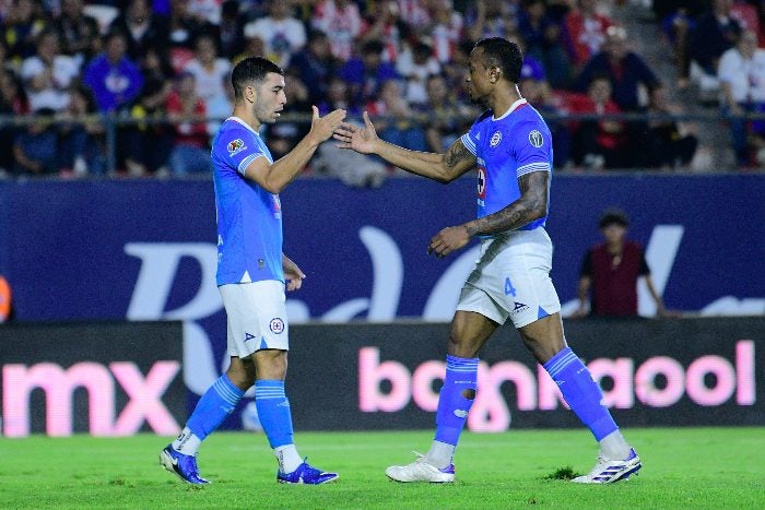 Cruz Azul perdió el invicto, pero sigue siendo líder