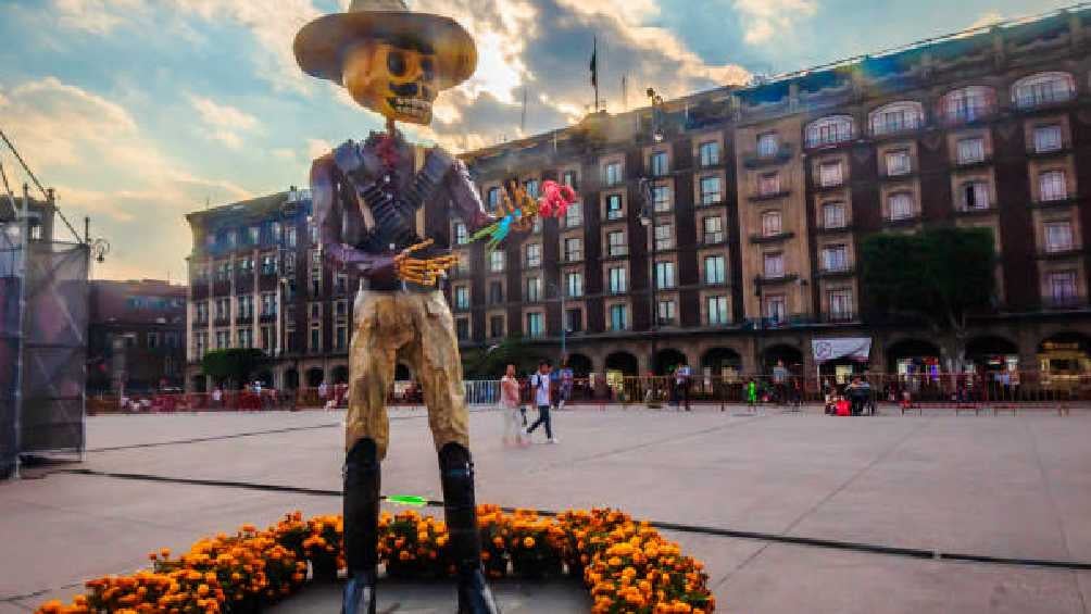 Las ofrendas de Día de Muertos en el Zócalo tampoco pueden faltar. 