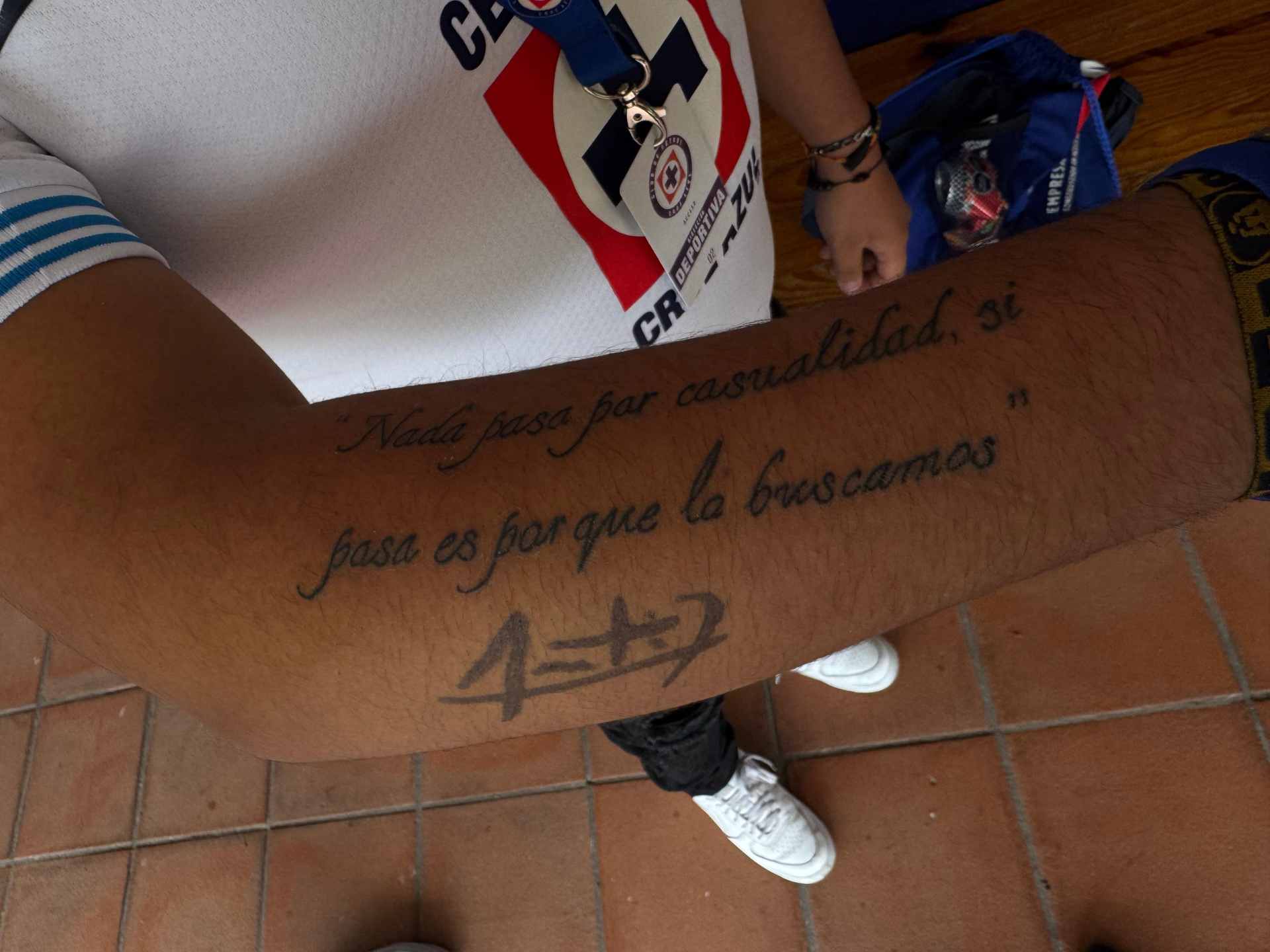 El tatuaje de Manuel, aficionado celeste