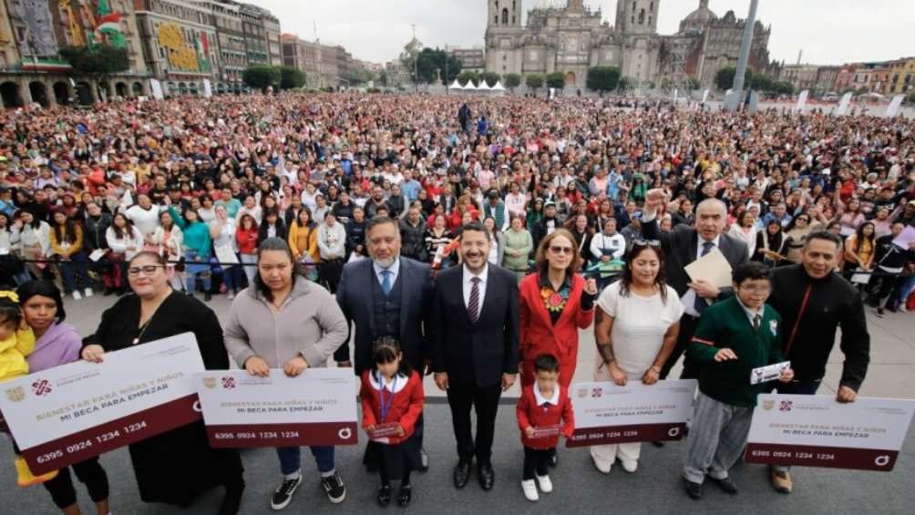 El Gobierno de la CDMX busca apoyar a los niños y jovenes a que sigan sus estudios. 