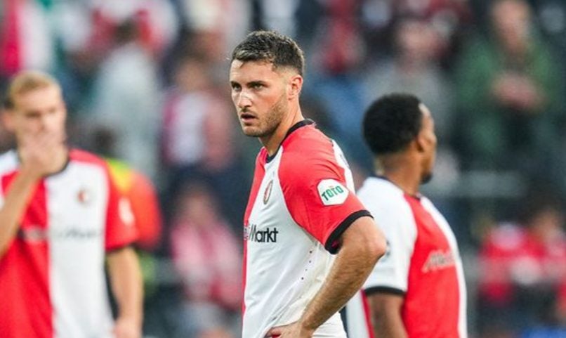 Santiago Giménez en un partido del Feyenoord