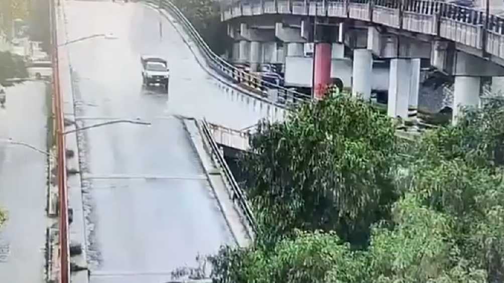 El conductor no maniobró para tomar uno de los dos caminos. 