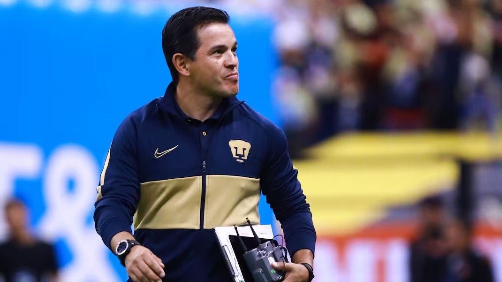 López como auxiliar en Pumas