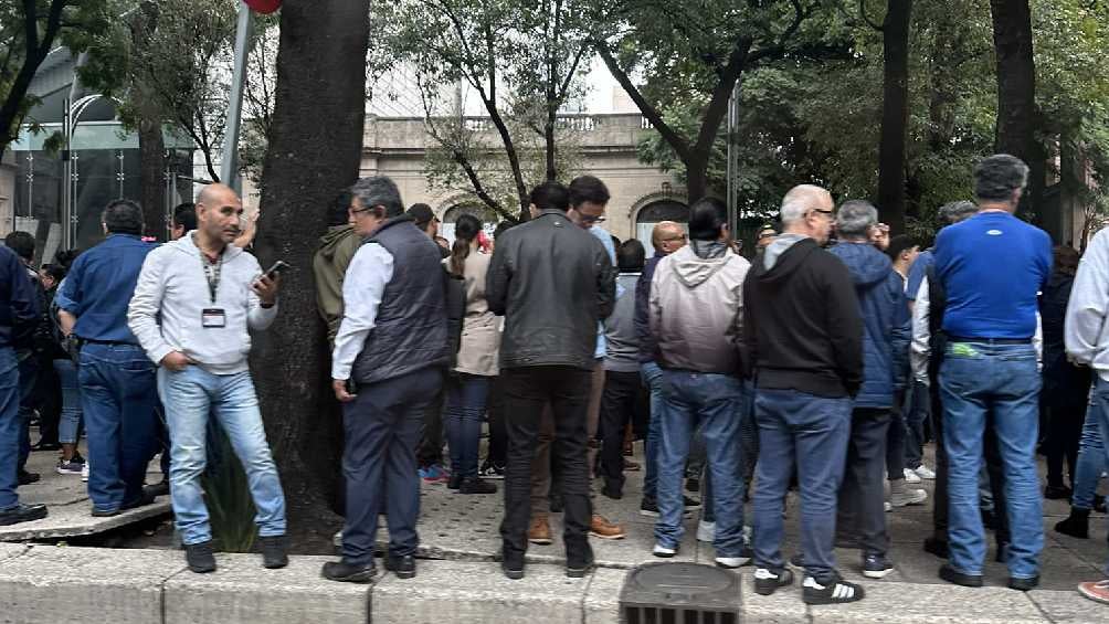 En diferentes zonas de la CDMX se ha tenido que evacuar por los microsismos. 