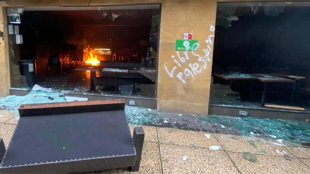 Establecimientos fueron vandalizados, como restaurantes y cafeterías. 