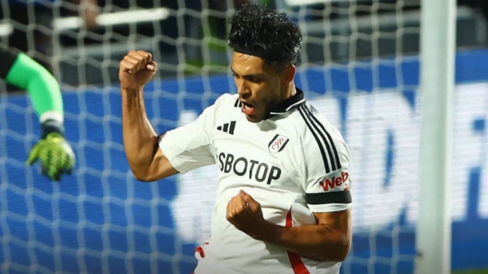 Jiménez celebra una anotación con el Fulham