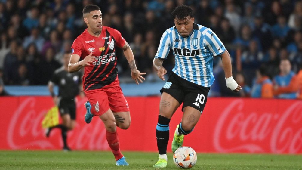 Roger durante el partido ante el Paranaense