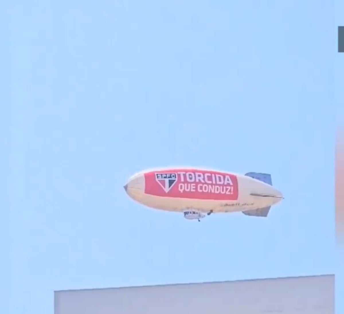 El dirigible del equipo 