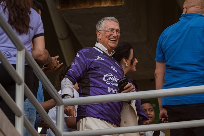 Ricardo Salinas con la camiseta del Mazatlán