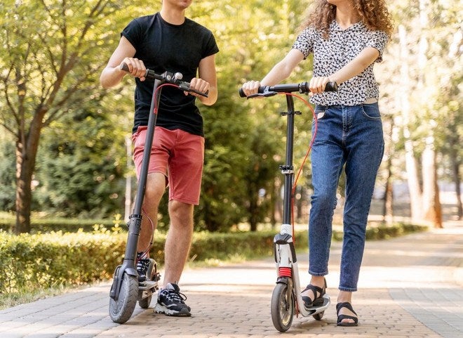 Los scooters deben de manejarse con precaución. 