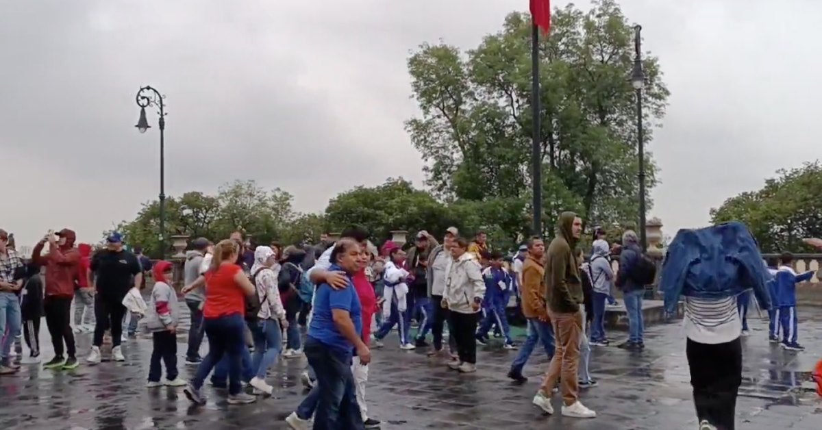 Los capitalinos no solo sufren de los sismos, ahora también de las lluvias.