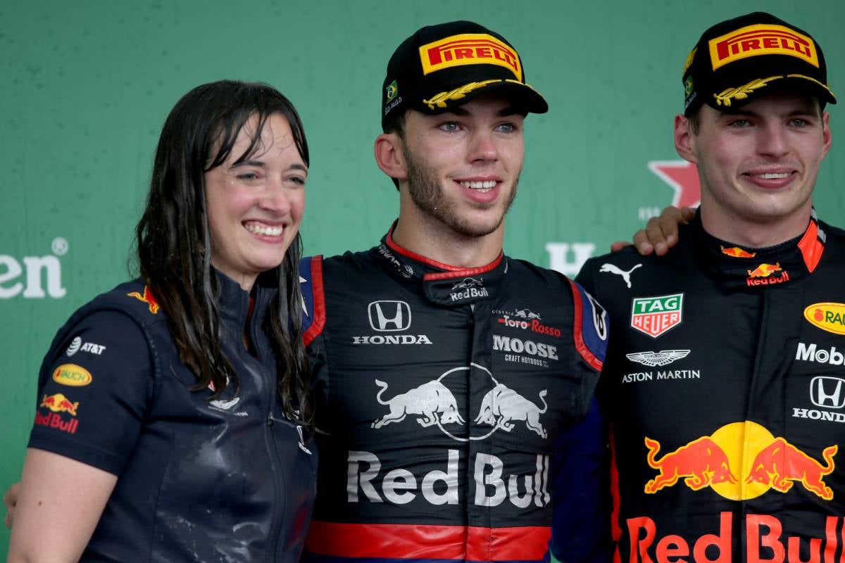 Hannah juega un papel importante en Red Bull 