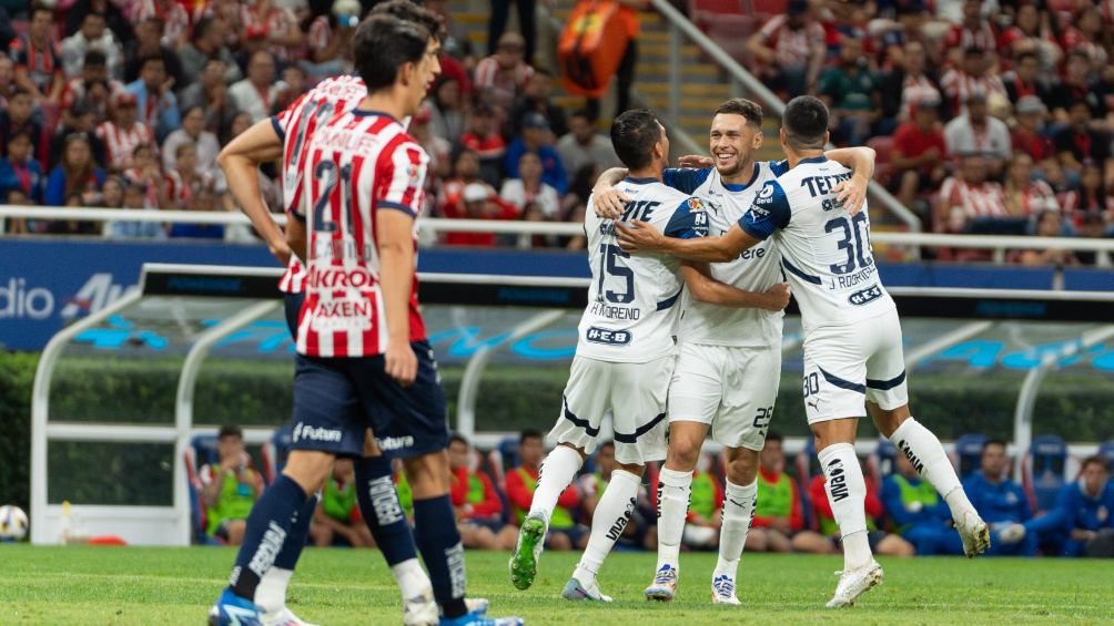 El primer gol de Lucas Ocampos con Rayados fue anulado