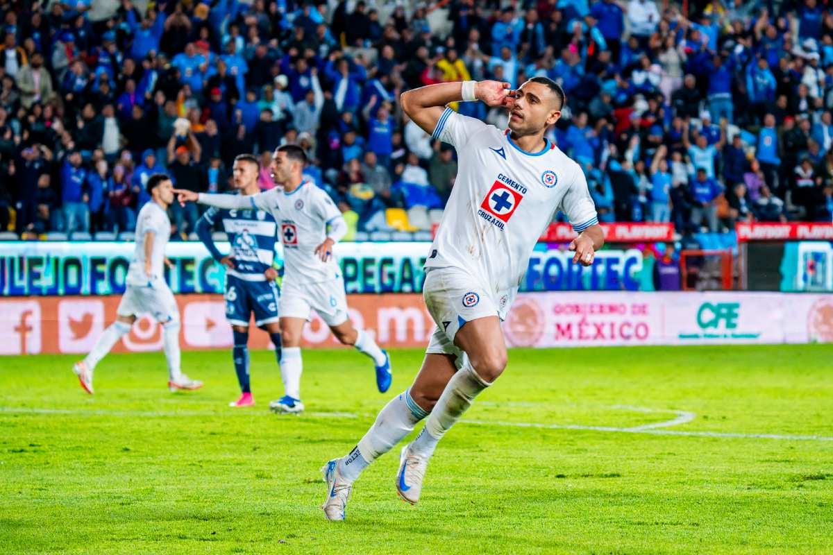 Giakoumakis comandó la remontada ante Pachuca