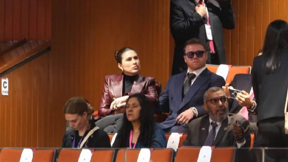 El  boxeador Saúl “Canelo” Álvarez estuvo presente en la toma de protesta de la primera presidenta de México. 