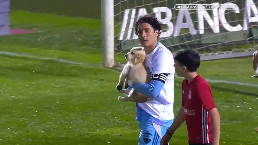 Guillermo Ochoa, capitán del AVS de Portugal