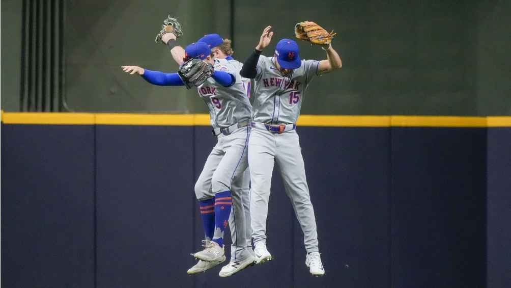 Mets continúan semana de emociones con triunfo de 8-4 sobre Cerveceros en la Serie de Comodines