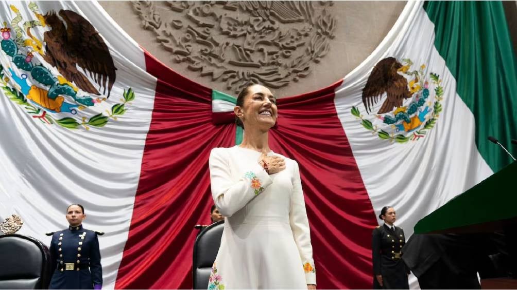 La llegada de Claudia Sheinbaum a la presidencia de México ha reavivado el debate sobre la agenda legislativa laboral, con un enfoque particular en la aprobación del aguinaldo doble. 