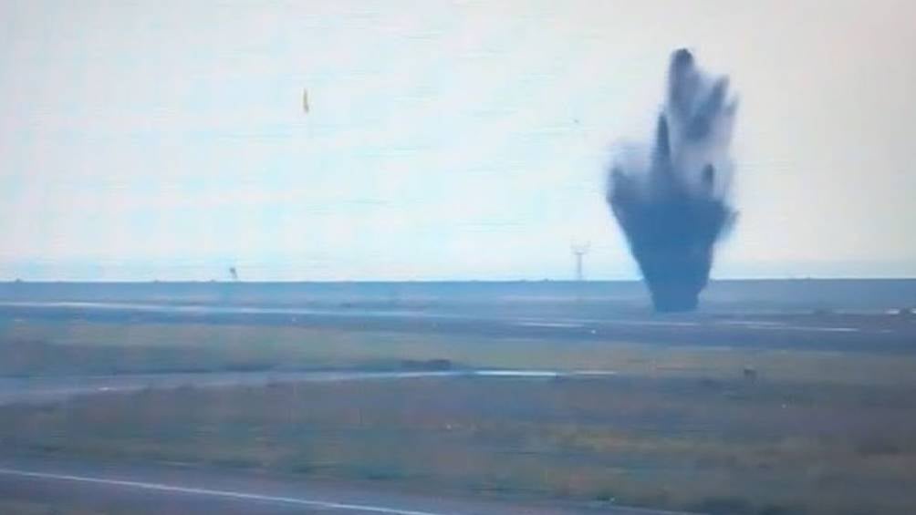 Momento en el que la bomba exploto en el aeropuerto Miyazaki, Japón. 