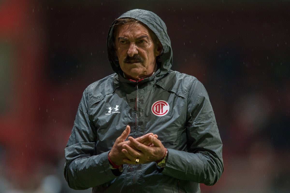 LaVolpe dirigió a varios clubes mexicanos y al Tri antes de llegar a Boca