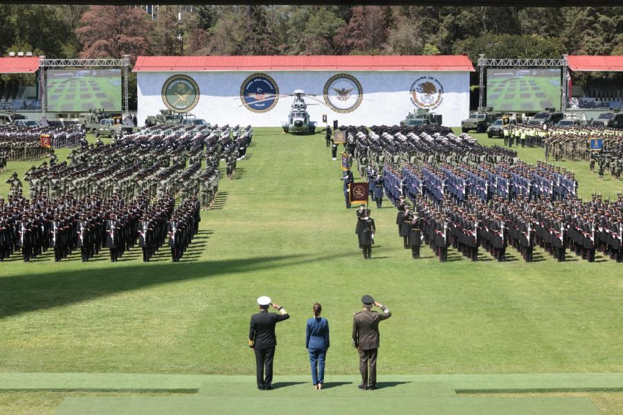 Claudia Sheinbaum fue recibida por las Fuerzas Armadas de México.