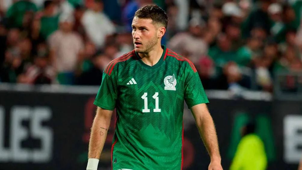 Santiago Giménez con el Tri