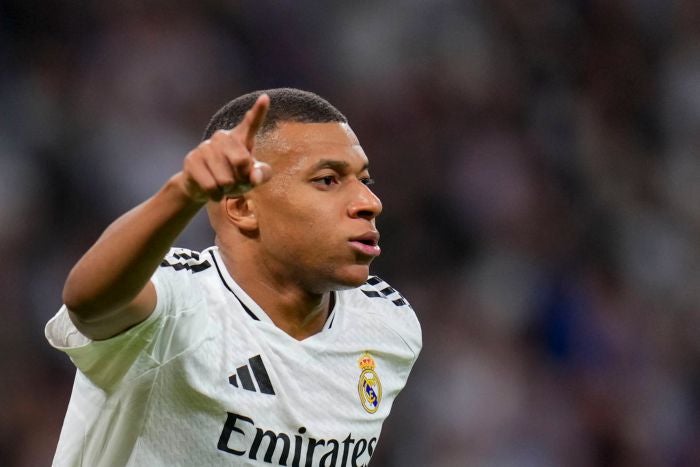 Mbappé festeja um gol con Real Madrid