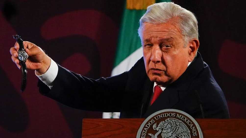 López Obrador dijo que su reloj cuesta como 2 mil pesos. 