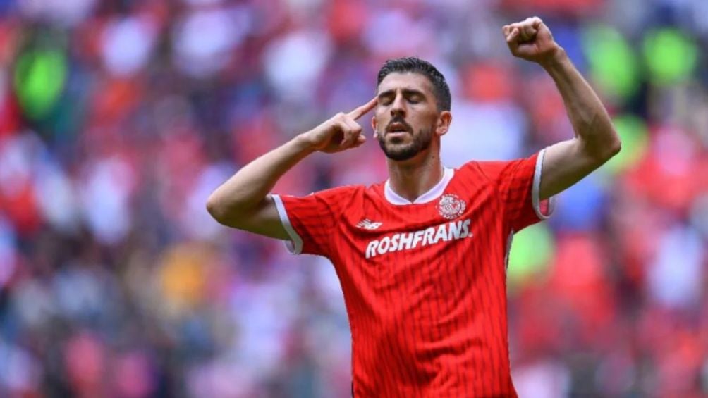 Paulinho celebra un gol con Toluca