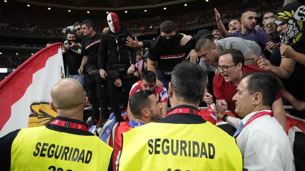 El partido se suspendió por los actos de la afición