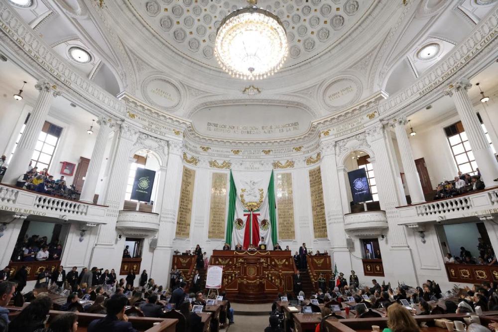 Fente a los legisladores tomó protesta como Jefa de Gobierno.