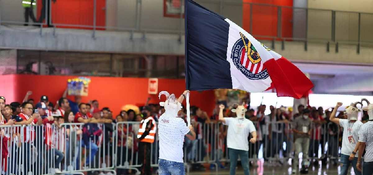 La afición recibió al equipo