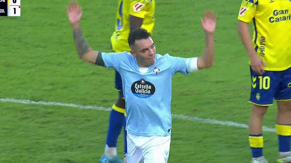 Iago Aspas sale expulsado ante Las Palmas y pide a sus compañeros que salgan del campo