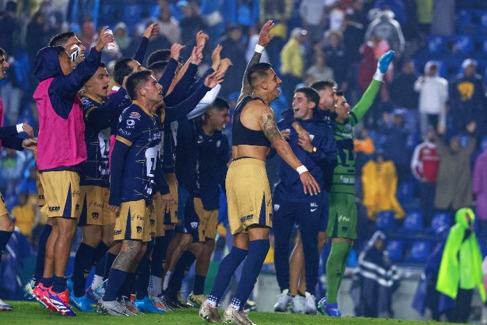 Festejos de Pumas tras la victoria