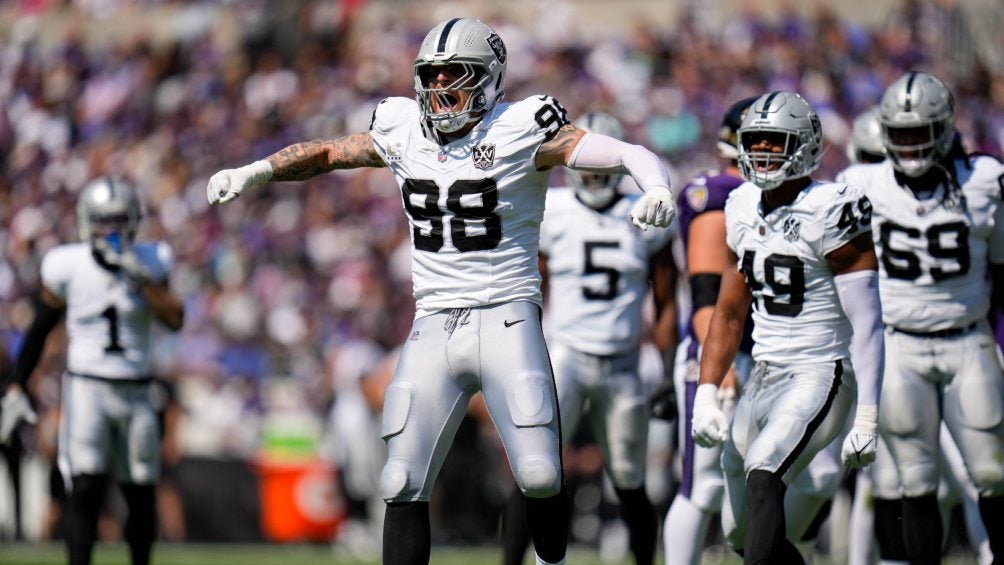 Maxx Crosby volvió a los entrenamientos con Raiders